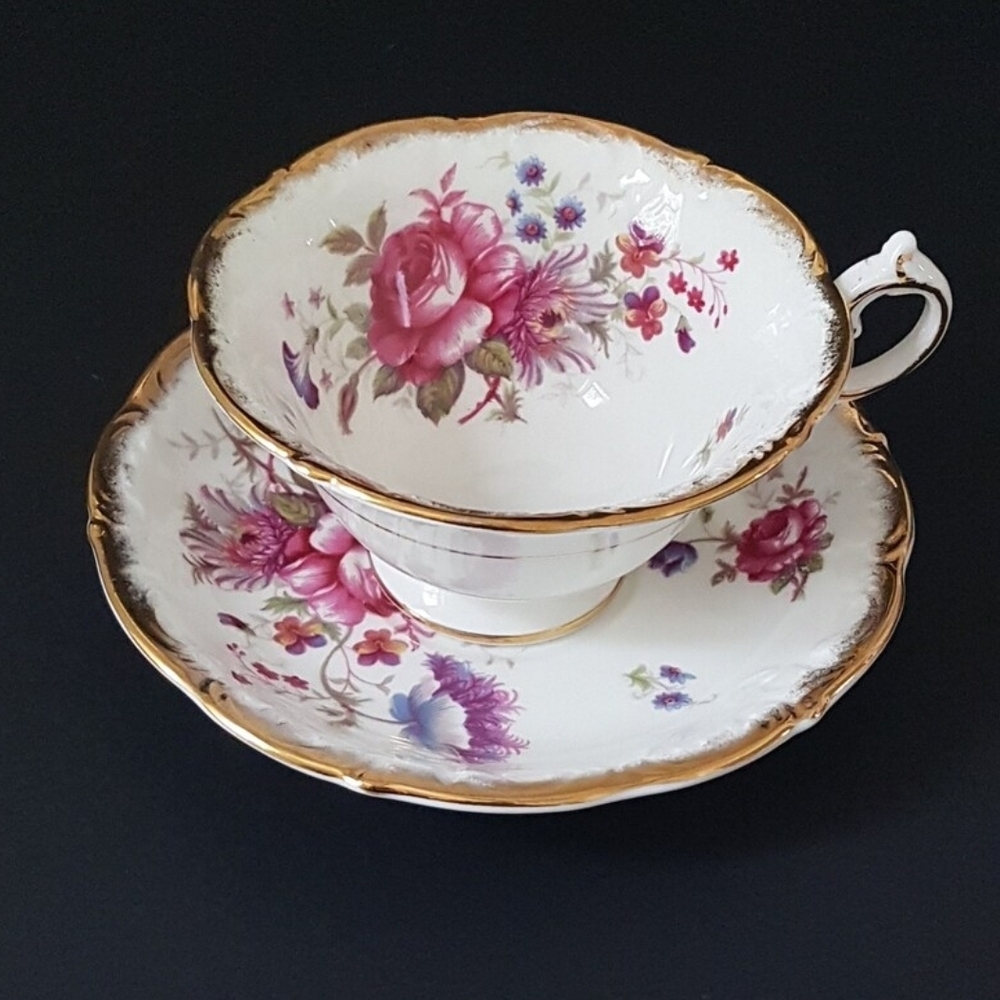 Paragon ROSEALEE Cabbage Roses, Wide Mouth Tea Cup & Saucer Bone China England